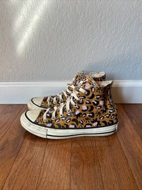 Converse Sneakers High Top Shoes Women’s Size 6.5 Make Magic Print